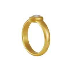 Caroline Ellen - Pear-shaped Diamond Solitaire in 20K Gold