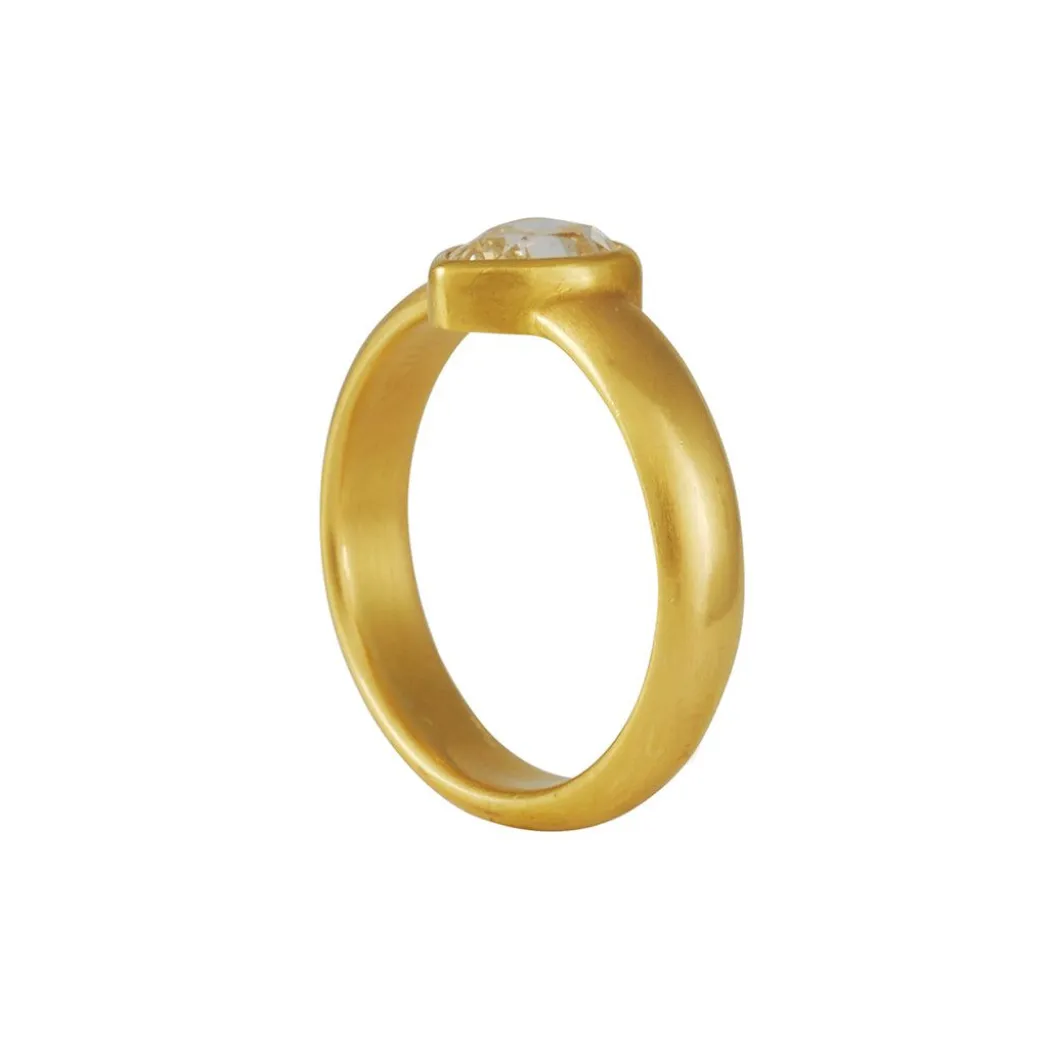 Caroline Ellen - Pear-shaped Diamond Solitaire in 20K Gold